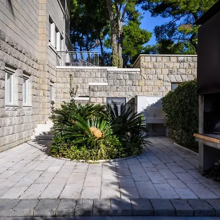 Meje Heated Pool, Jacuzzi, Sauna فيلة سبليت