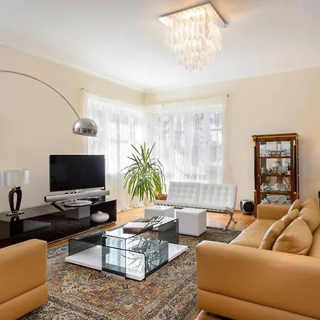 Meje Heated Pool, Jacuzzi, Sauna سبليت
