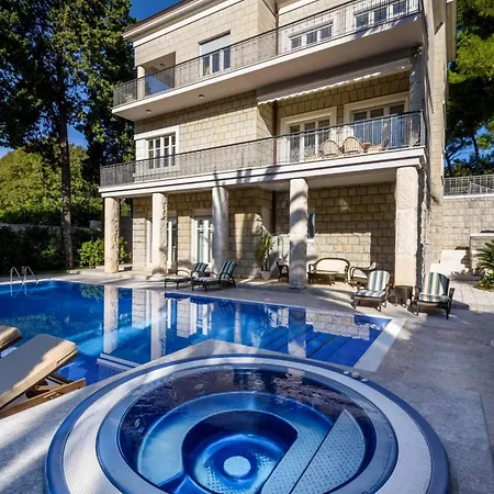 Meje Heated Pool, Jacuzzi, Sauna فيلة سبليت